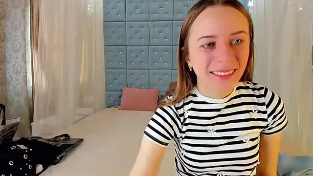 alisaakiss from StripChat is Freechat