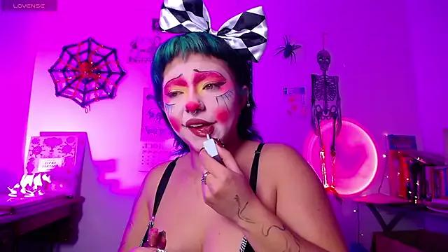 AlmaNanax from StripChat is Freechat