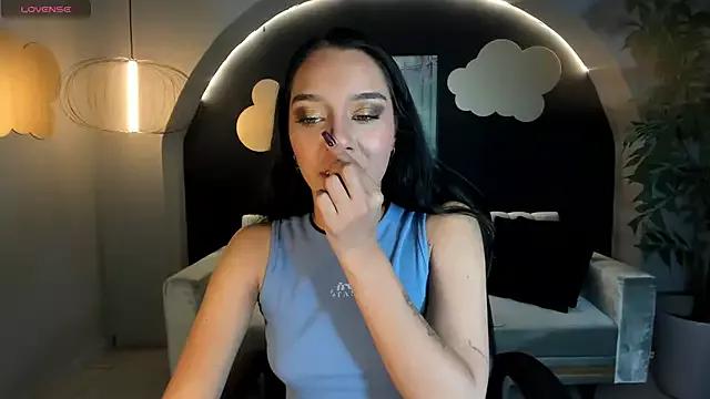 AmaliaCrus from StripChat is Freechat