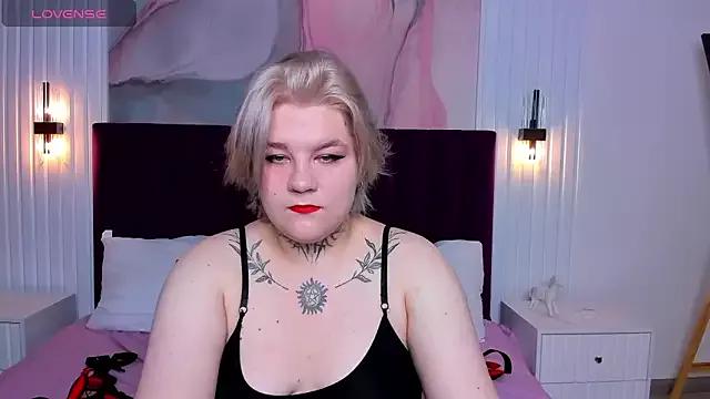Amanda_Cruzz from StripChat is Freechat