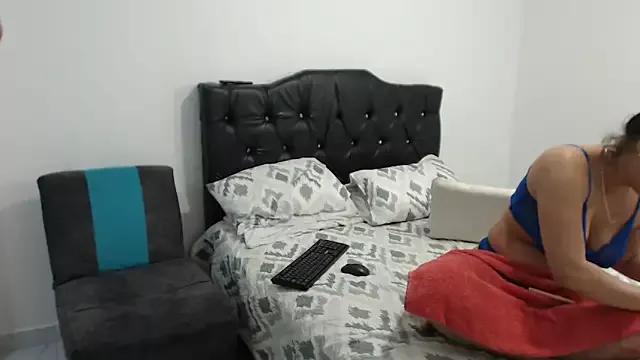 Amandarodriguees_ from StripChat is Freechat