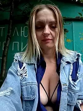 Ami_Foxy from StripChat is Freechat
