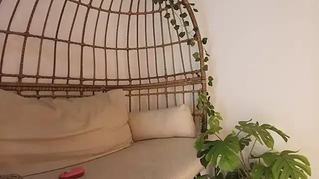 Amy-Skinny from StripChat is Freechat