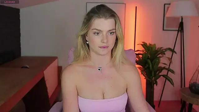 Angel___Blond from StripChat is Freechat