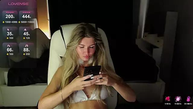 Girls free live sex cams: Check out the satisfaction of typing and cam2cam with our sensual livestreamers, who will teach you all about temptation and desires with their smoking hot physiques.