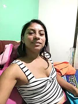 AnggelicaSwan21 from StripChat is Freechat