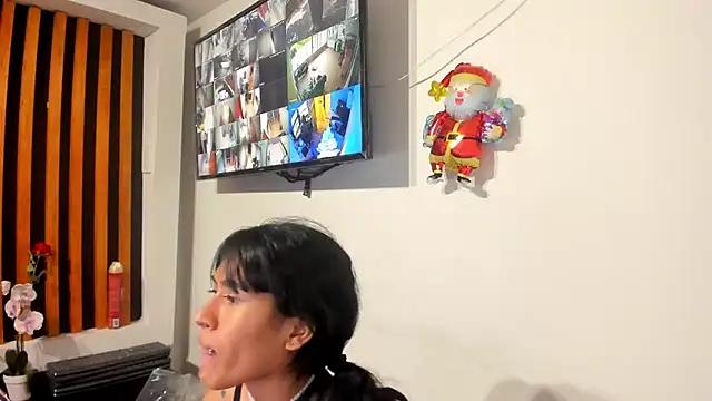 Annie_Darlingg from StripChat