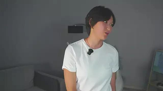 AraBehning from StripChat is Freechat