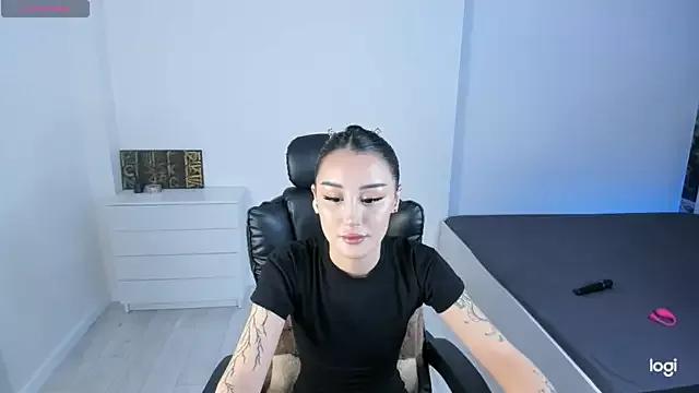 ariana_bambii from StripChat is Freechat