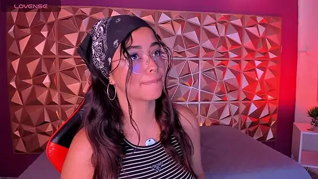 Ariana_Pierce from StripChat is Freechat