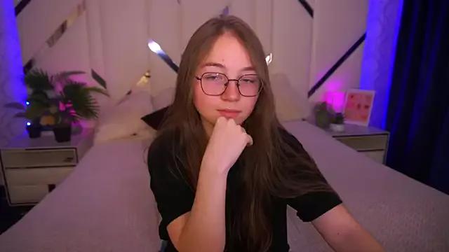 ArrinaWairr from StripChat is Freechat