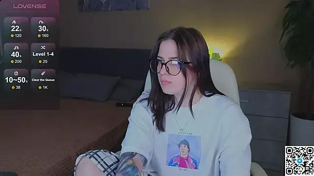 Arya_deepthroat_queen from StripChat is Freechat