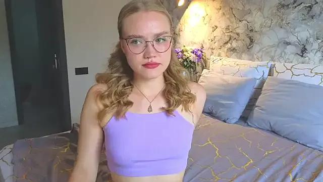 Aurora_Golden1 from StripChat is Freechat