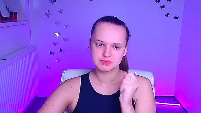 Aurora_White from StripChat is Freechat