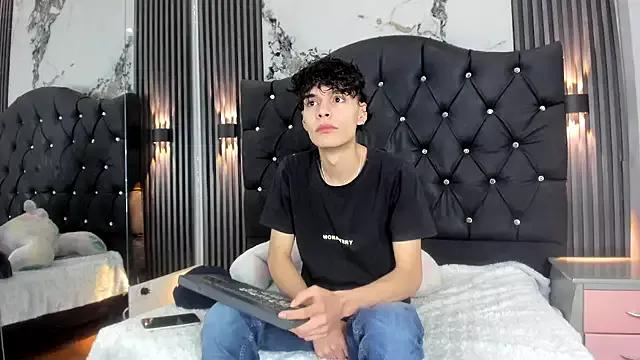 AxelWolfe from StripChat is Freechat