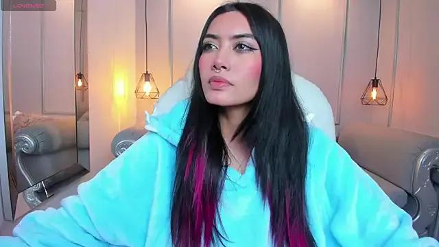 AzuraKindong from StripChat is Freechat