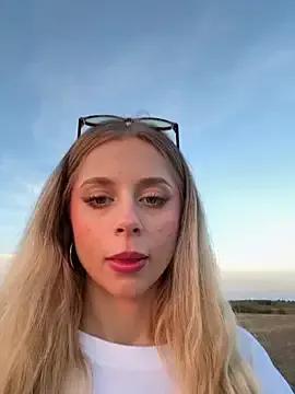 BabyAnais from StripChat is Freechat