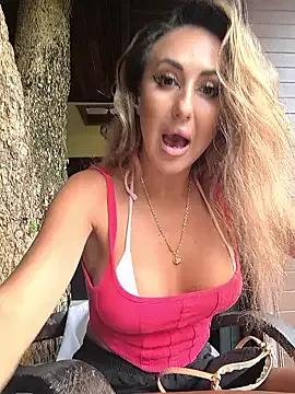 Bella-Grace from StripChat is Freechat