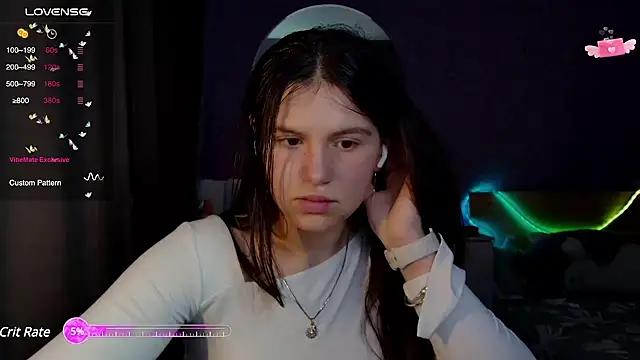 bellaelya from StripChat