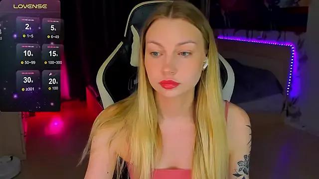 BiMolly from StripChat is Freechat