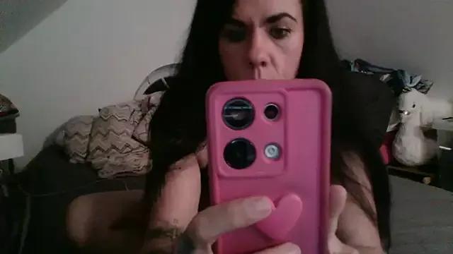 Blackariel from StripChat is Freechat