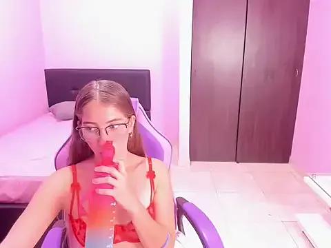 blondie_dirtysquirt from StripChat is Freechat