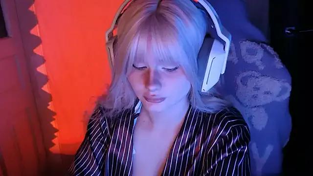 BlondyyArish from StripChat is Freechat