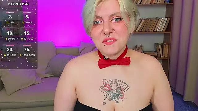 bluelunaray from StripChat is Freechat