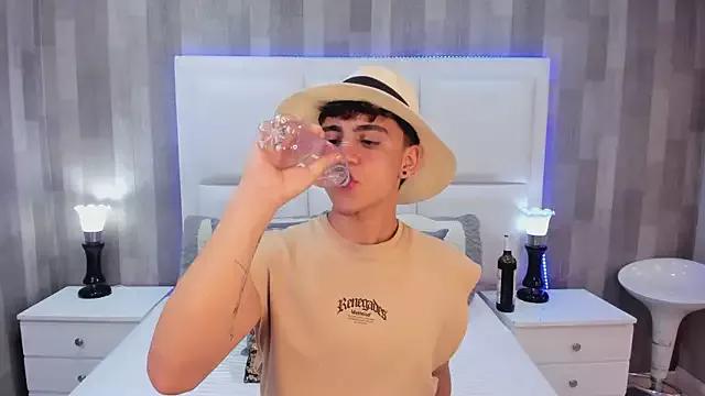 BrannTaylor from StripChat is Freechat