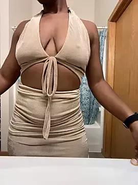 browncurvygirl from StripChat is Freechat