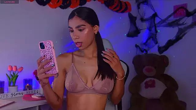 BrunetteAdams001 from StripChat is Freechat