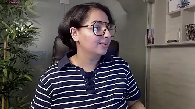 BustyAllyy from StripChat is Freechat