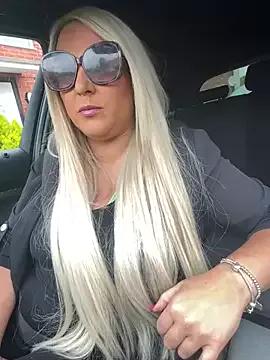 Bustyblondebabe32 from StripChat is Freechat