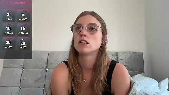 BustyKellyXXX from StripChat is Freechat