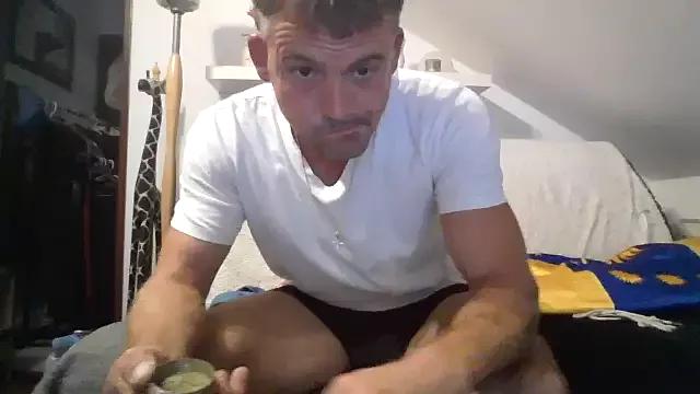 Cambitchboy from StripChat is Freechat