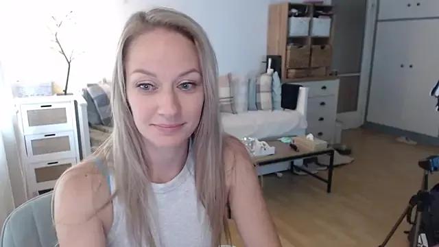 Camie_Peach from StripChat is Freechat