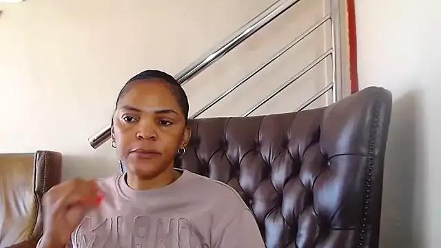 CandyCurvyy from StripChat is Freechat