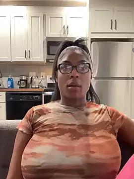CandyLuxxxx from StripChat is Freechat