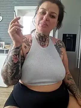 CannabisQueenn from StripChat is Freechat