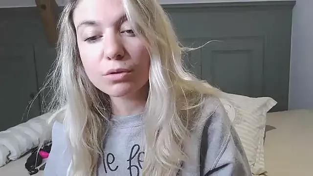 carlaaa from StripChat is Freechat