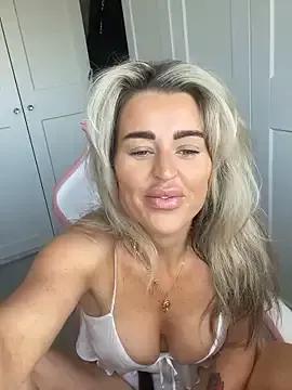 Photos of Carmel_Louise from StripChat is Freechat