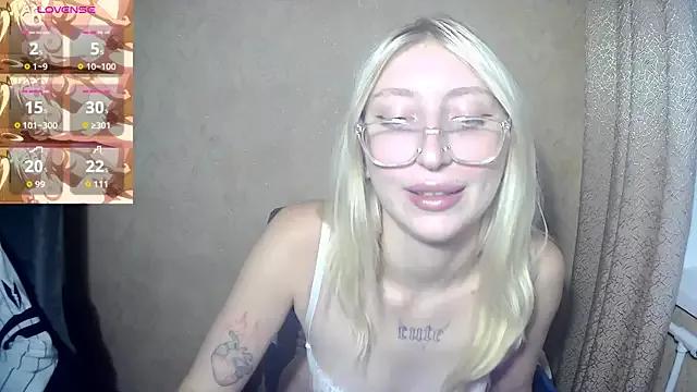 Caroline_lover_ from StripChat is Freechat