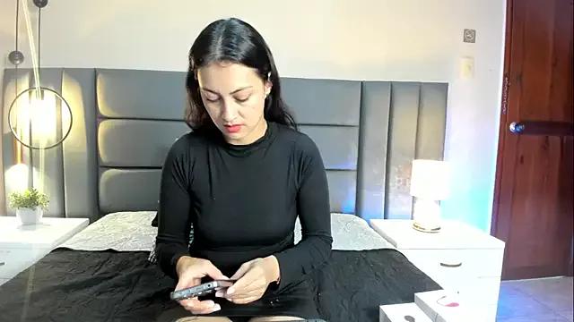 CarolineMillerr from StripChat is Freechat