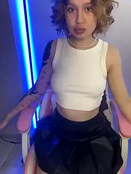 Cassie_Curly from StripChat is Freechat