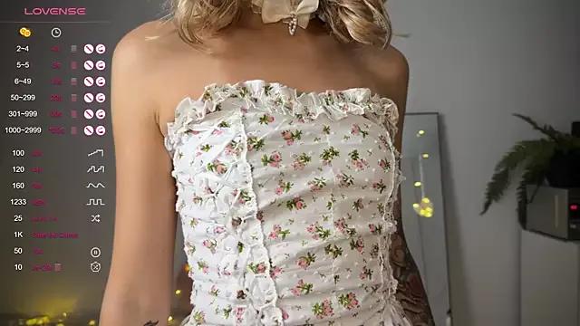 charming_melodyy from StripChat is Freechat