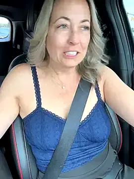 Cherry-red-xo webcams show profile image 