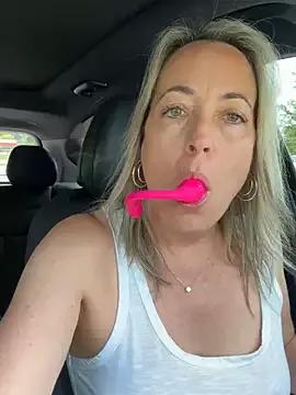 Cherry-red-xo from StripChat is Freechat