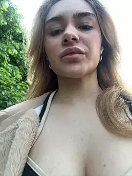 Chloe_Ravens from StripChat is Freechat
