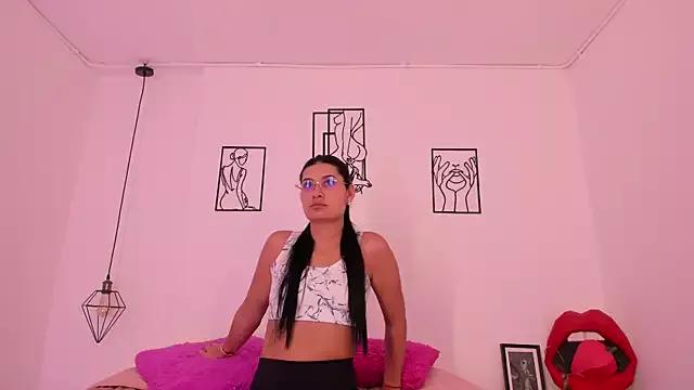 cloehonney from StripChat is Freechat