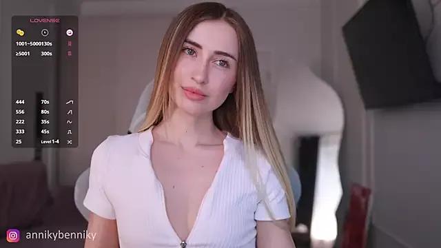 Coconutkittyy from StripChat is Freechat